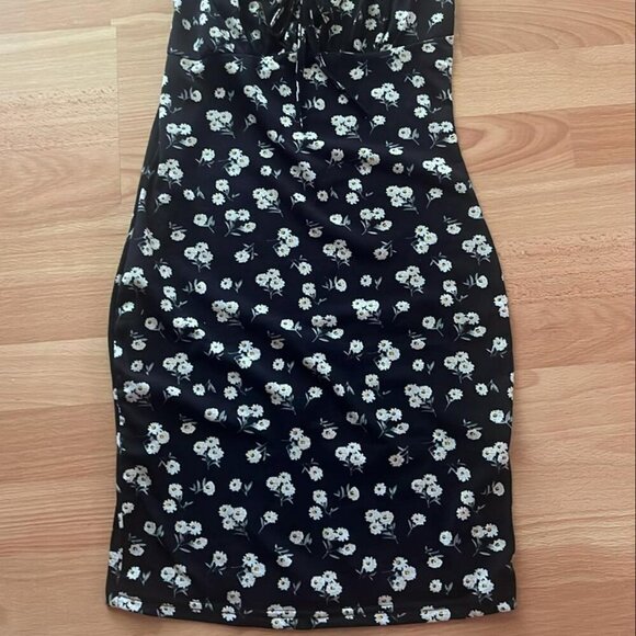 Soft Black Daisy Summer Dress - Picture 2 of 2